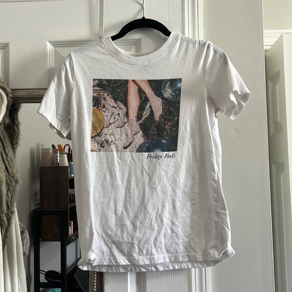 White short sleeve graphic tee